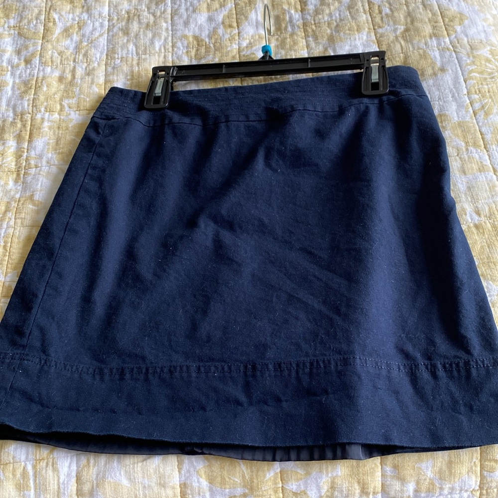 Navy blue Talbots size 8p cotton skirt. Fully lined and 100% cotton. Back Zip.EC